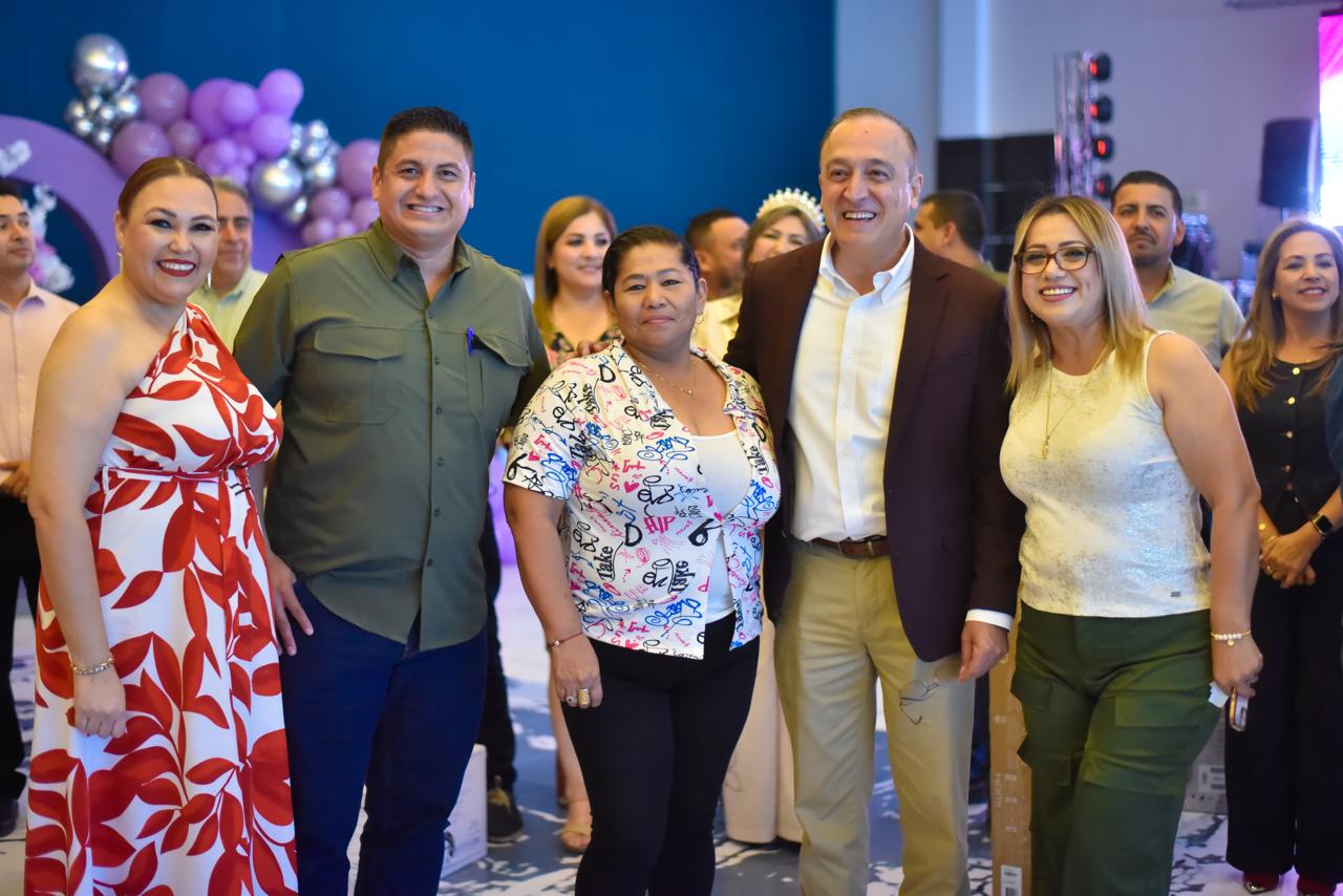 Festejan a las secretarias del Ayuntamiento de Ahome con música y agradecimientos