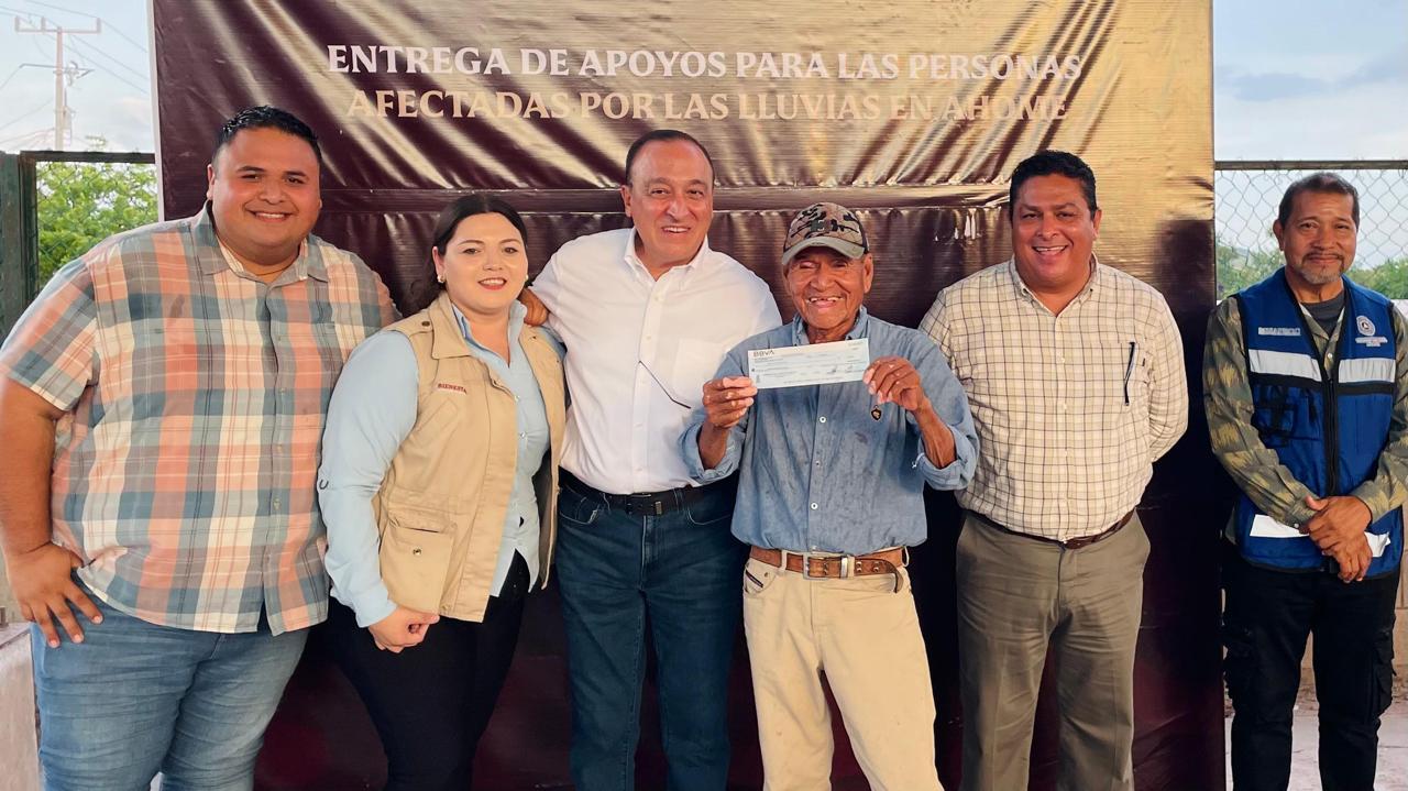 Más de 600 familias ahomenses afectadas por las lluvias reciben sus cheques de apoyo