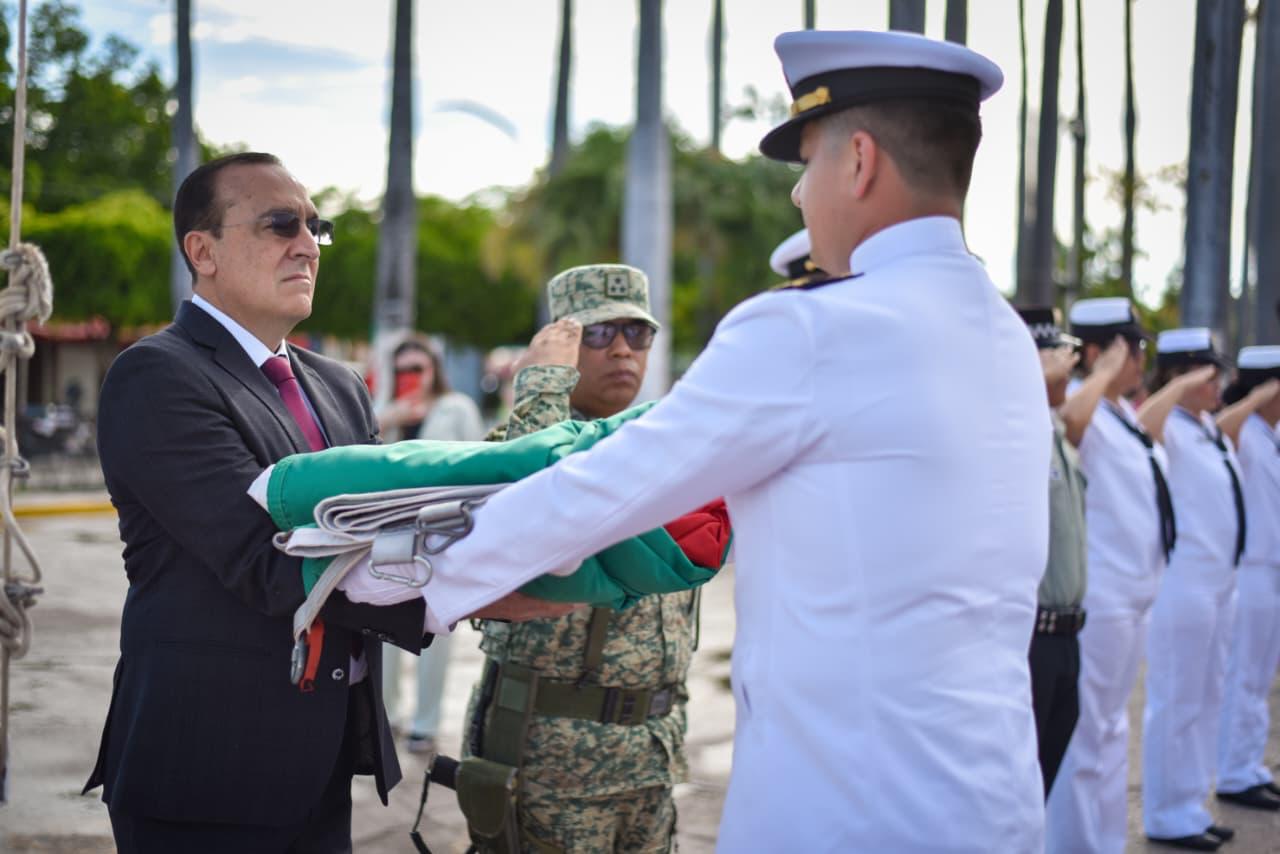Autoridades, ciudadanos y Fuerzas Armadas conmemoran 215 Aniversario del inicio de Independencia.