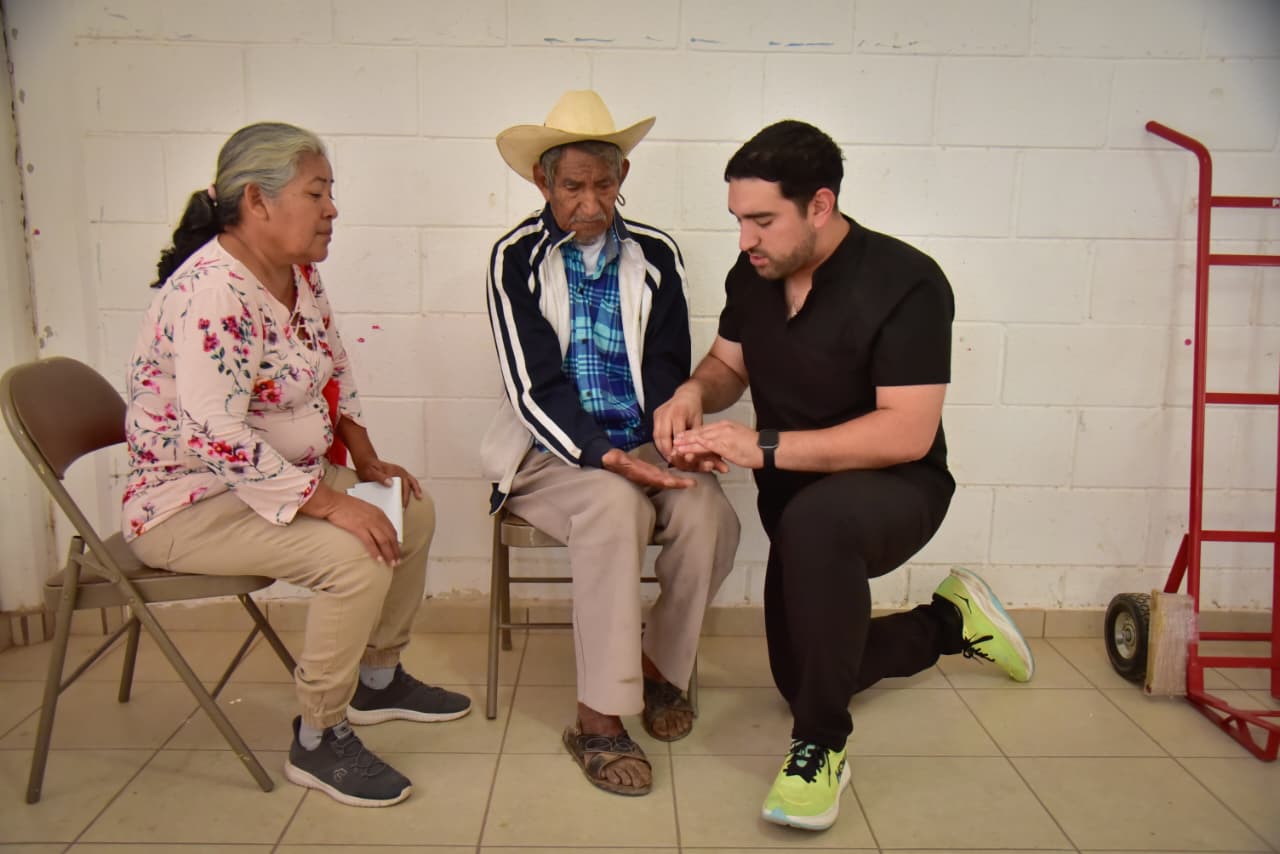 Caravana del Bienestar de Ahome llega con sus programas y servicios a Tosalibampo.