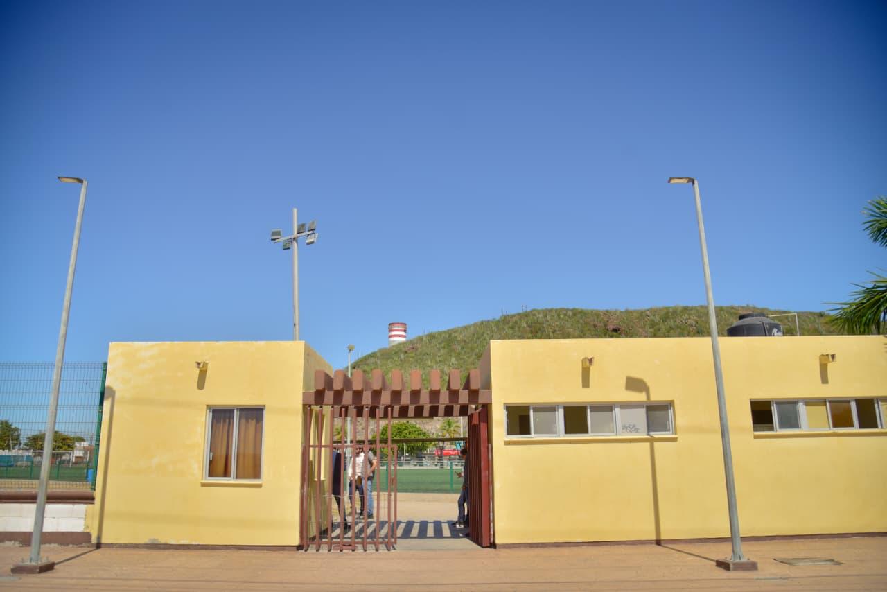 Supervisa Antonio Menéndez rehabilitación del kiosco de Topolobampo y alumbrado público.