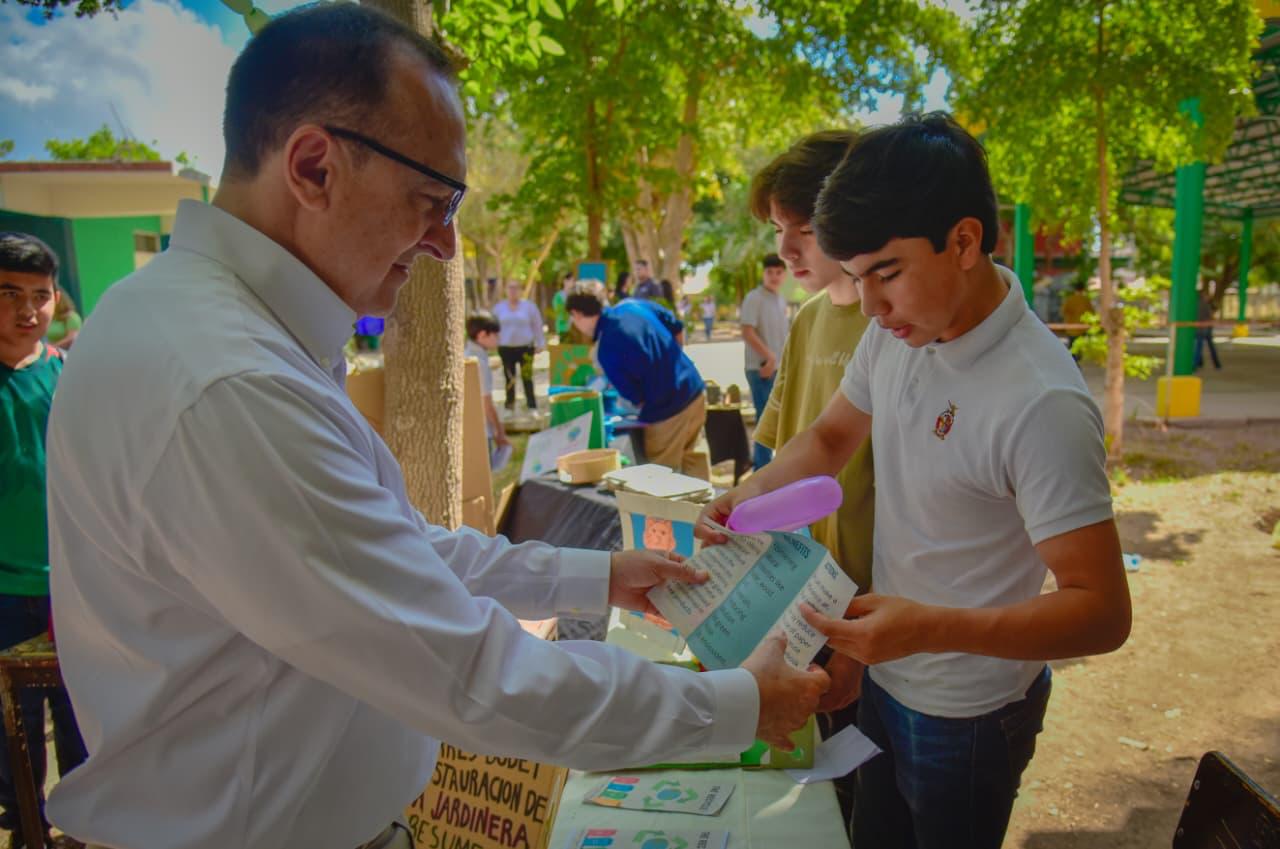 “Día Verde” reúne a comunidad escolar y autoridades en la Secundaria General No. 2 con proyectos a favor del medio ambiente.
