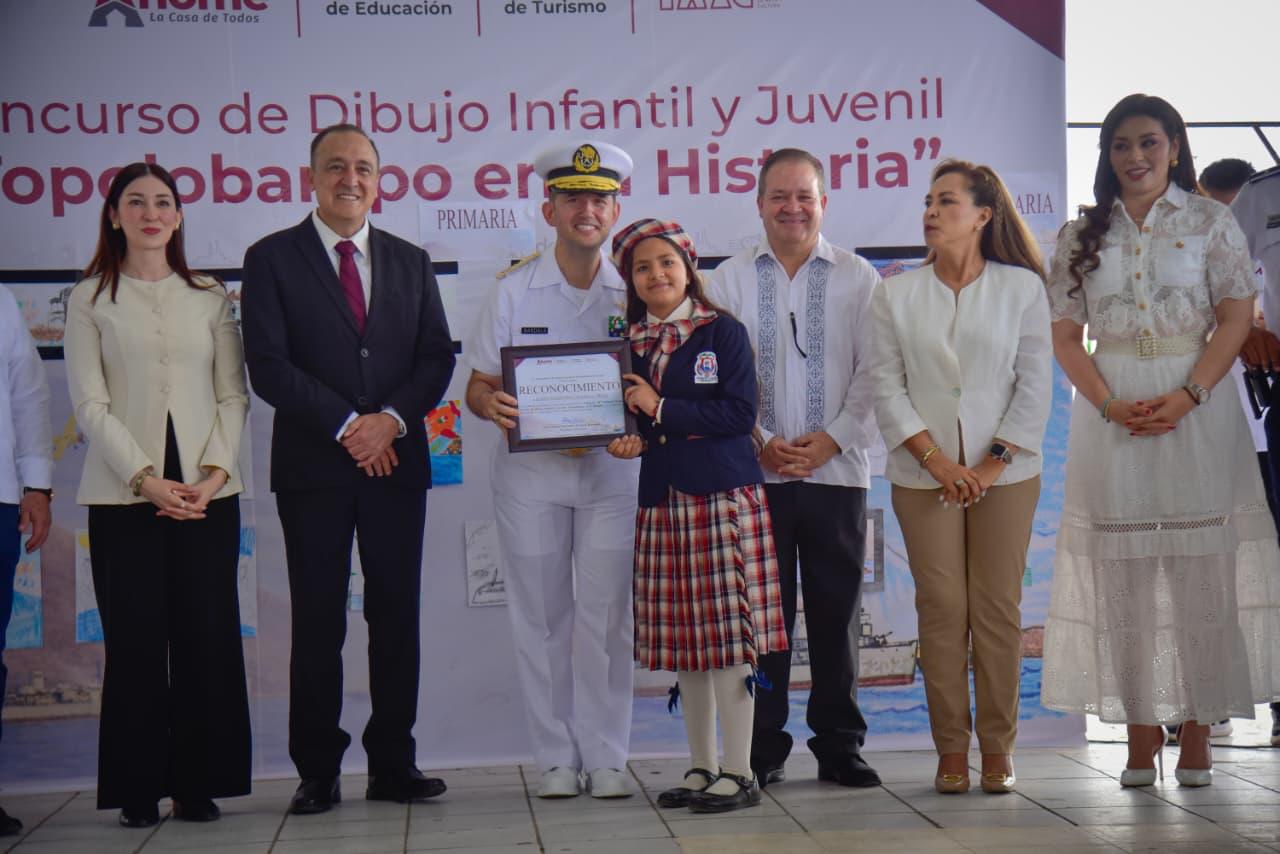 Premian a niñas, niños y jóvenes ganadores del concurso “Topolobampo en la Historia”.