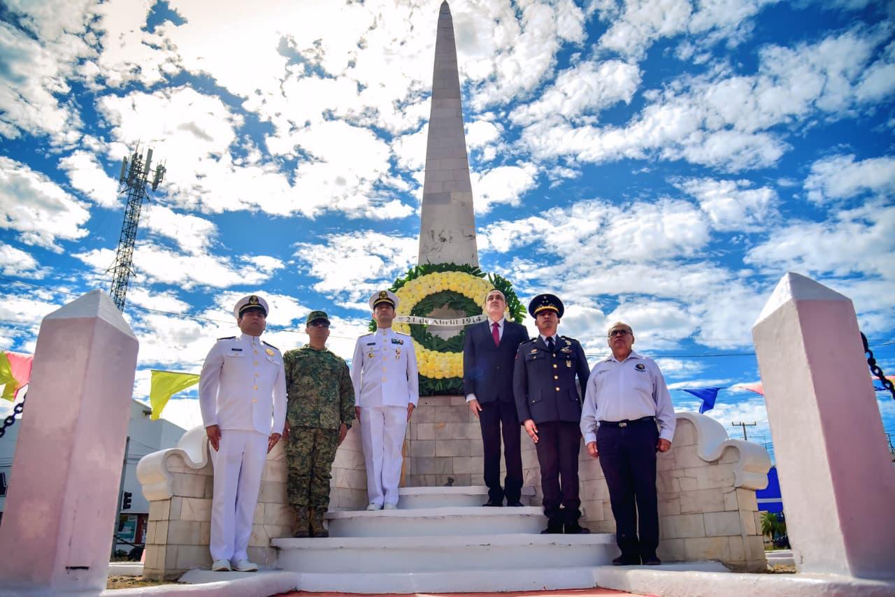 Autoridades civiles y militares conmemoran el CXII aniversario de la Gesta Heroica del Puerto de Veracruz.