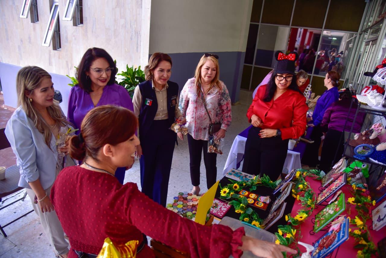 Bazar Violeta impulsa talento y autonomía económica de mujeres emprendedoras en Ahome.