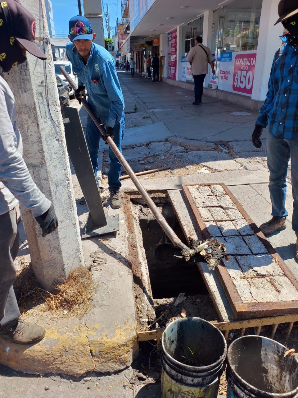 Se refuerzan en Ahome las tareas de limpieza, desazolve y mantenimiento de la red de drenajes.