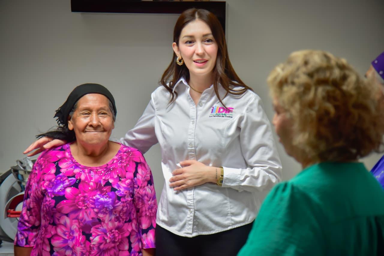 Ayuntamiento y DIF entregan molino eléctrico a Doña Lourdes para fortalecer su economía familiar