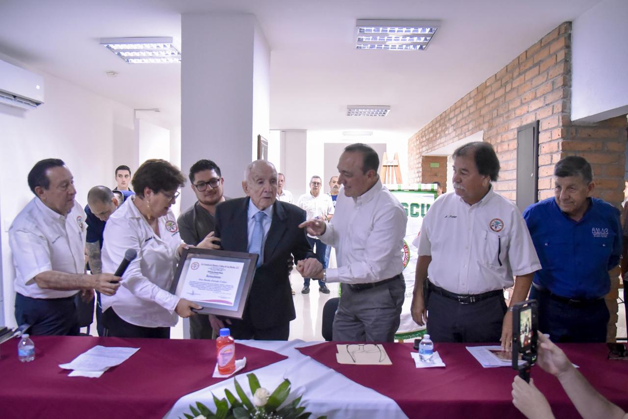 Rinden homenaje a Don Martín Estrada Ussher por su legado en la agricultura, deporte y Los Mochis.