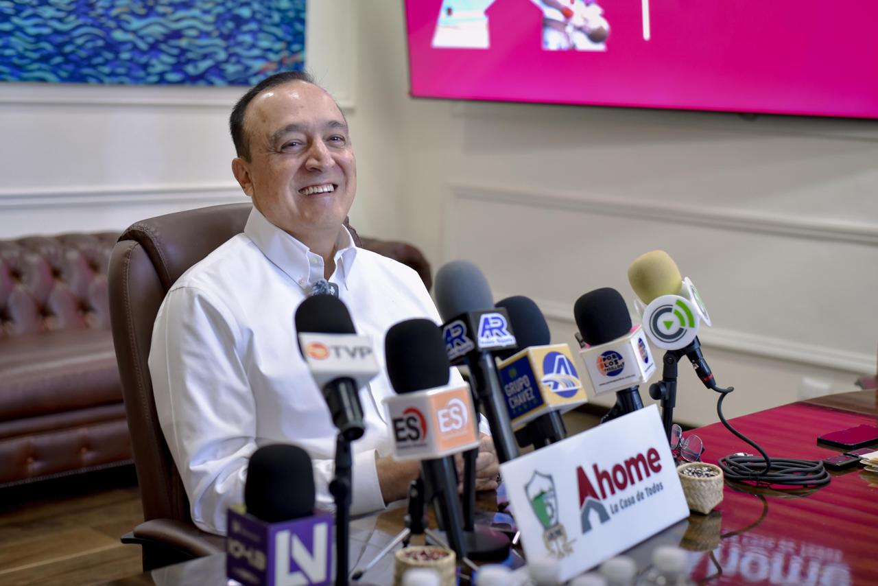 Gobierno de Ahome atiende de inmediato hundimiento detectado en el bulevar Río de las Cañas.
