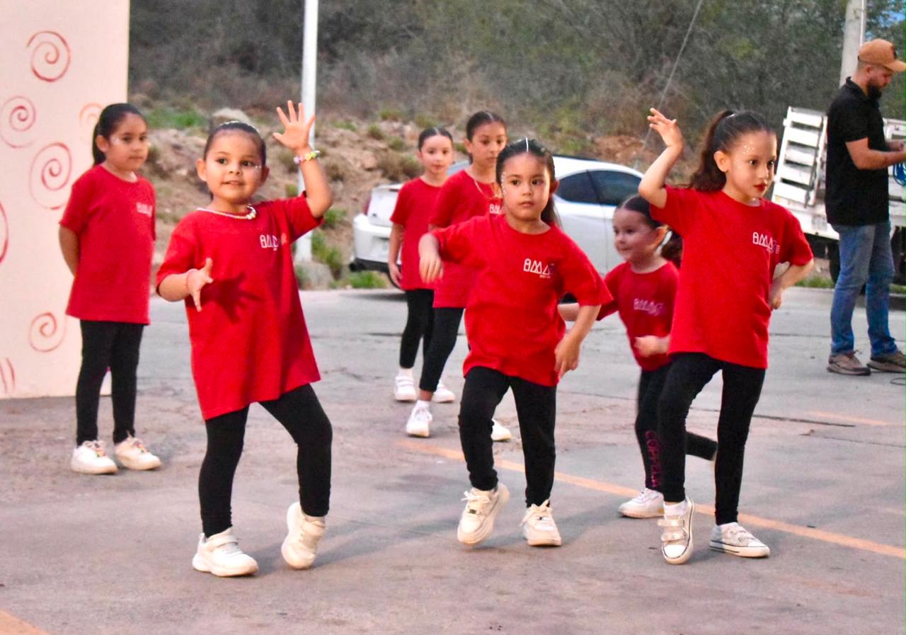 600 alumnos finalizan sus talleres de IMAC en la Casa de Cultura Conrado Espinosa.