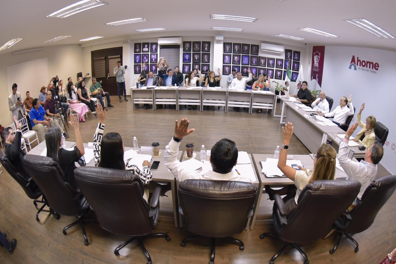 Síndica Procuradora expone informe semestral durante sesión de Cabildo.