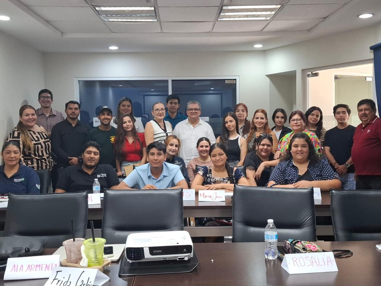 Capacitación gratuita abre nuevas herramientas para emprendedores y empresarios de Ahome.