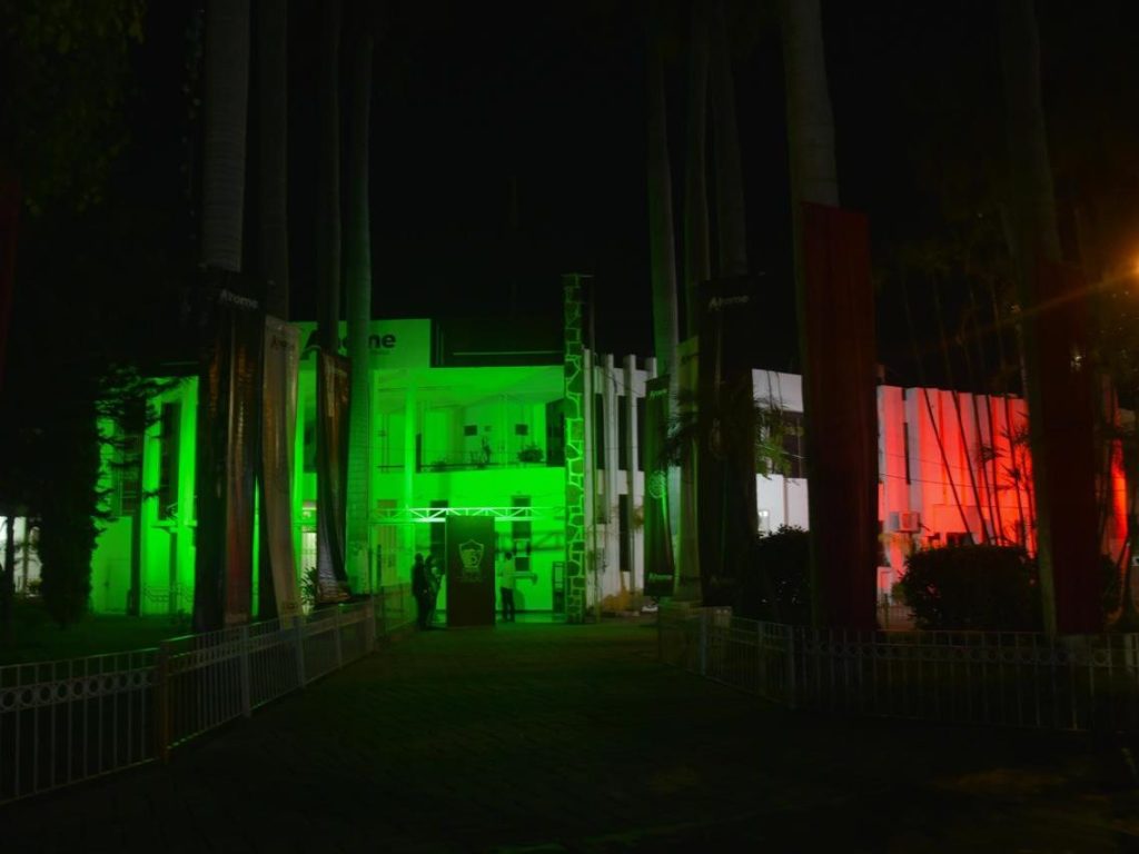 Se encienden luces patrias en Palacio Municipal por el 216 Aniversario de la Independencia de México.