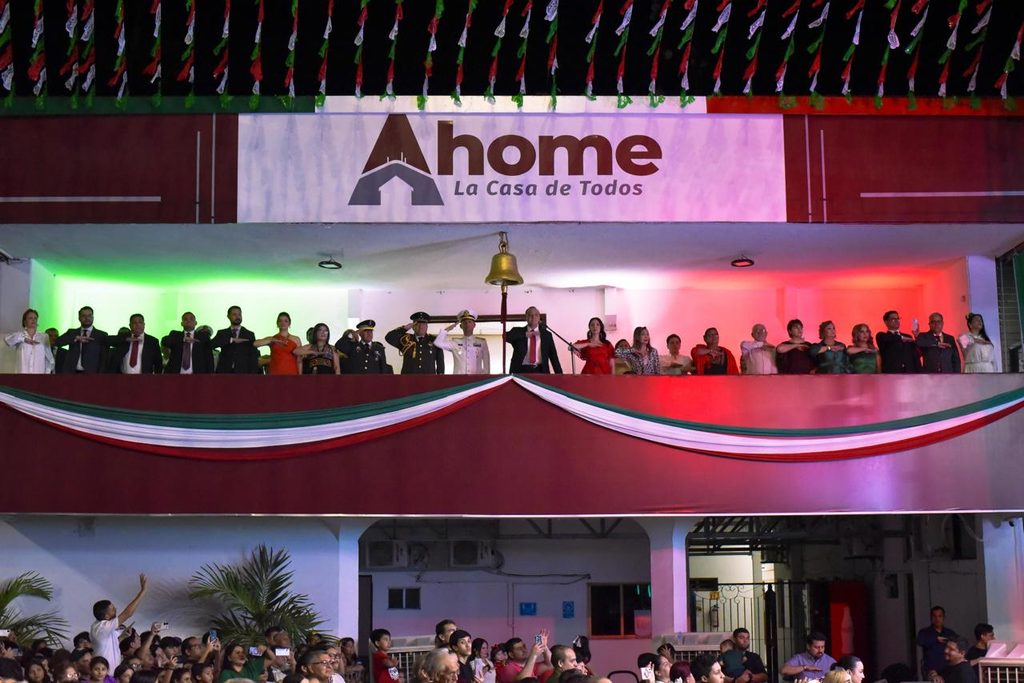 Más de 14 mil de ahomenses corean junto con el Alcalde Antonio Menéndez ¡Viva México! ¡Viva Ahome!