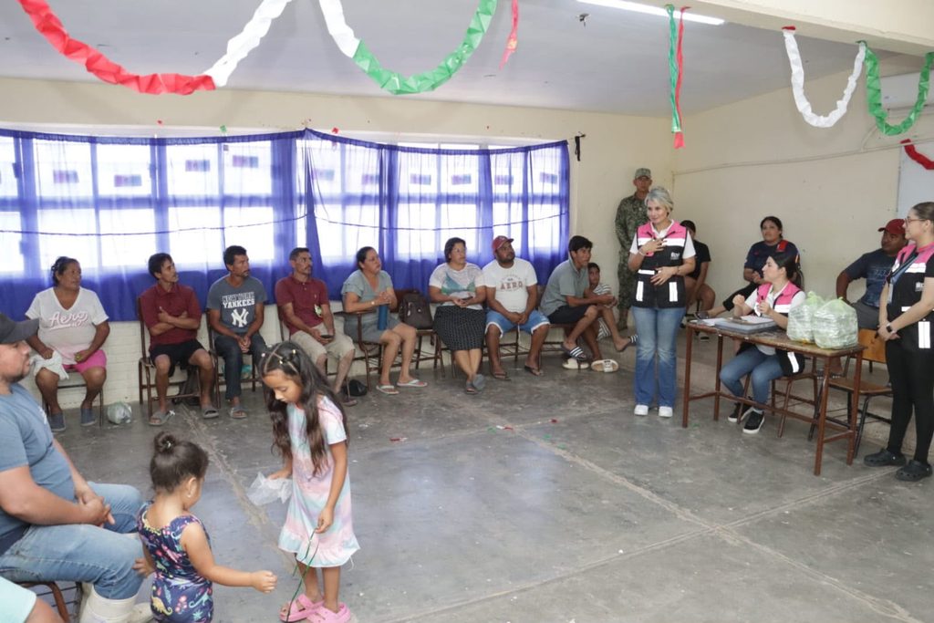 Tres niveles de Gobierno atienden a familias de El Colorado; inicia limpieza de zonas afectadas.