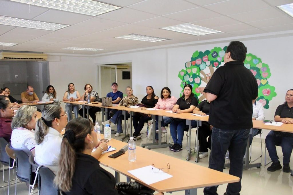 Fortalecen formación literaria de bibliotecarias de la Red Municipal de Ahome.