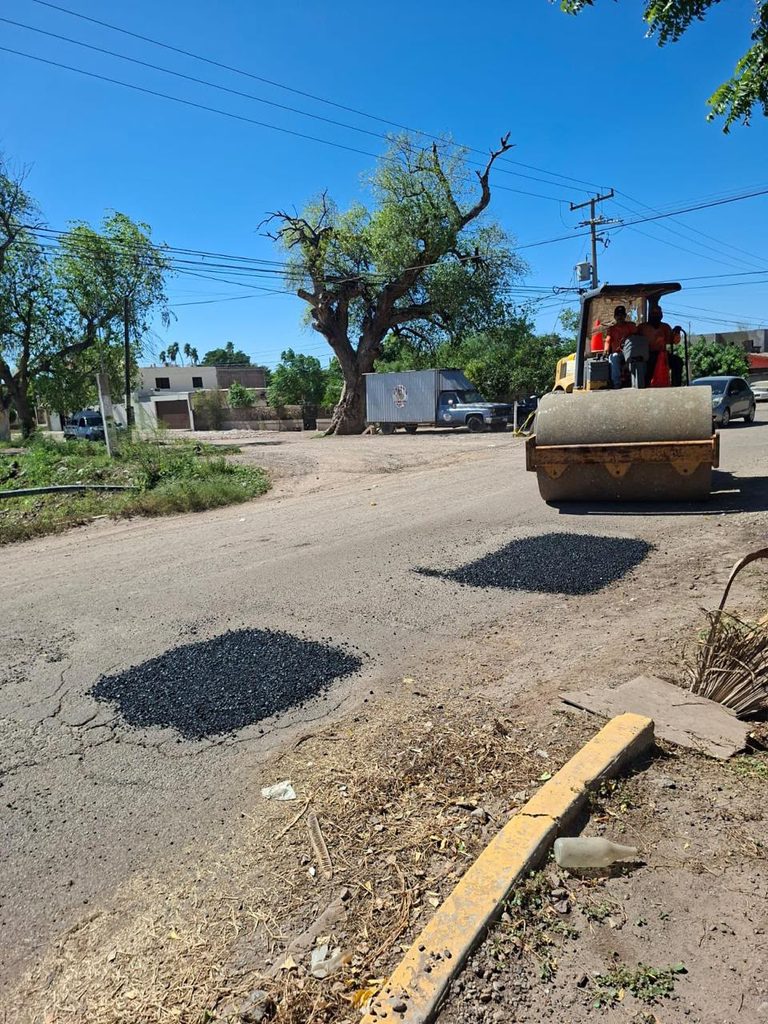COMUN intensifica trabajos de bacheo en Los Mochis; atiende bulevar Rosales y otras vialidades